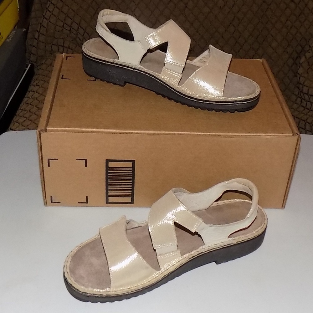 Naot Mixed leather sandal EU40 US 9